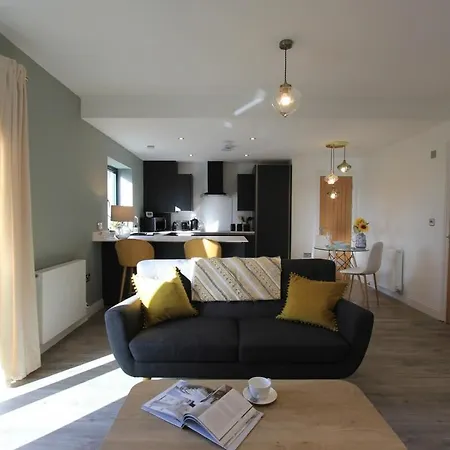 Cabot Mews 4 Bristol