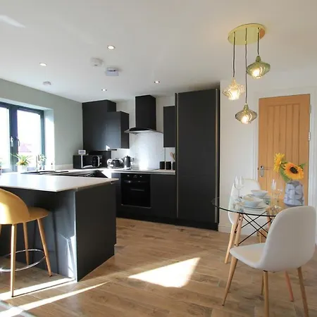 Cabot Mews 4 Apartment
