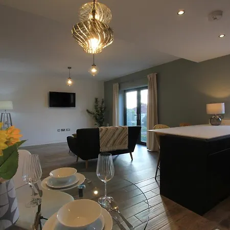 Cabot Mews 4 *